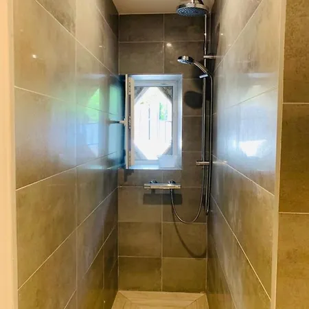Brand New 2 Bedroom Located In The Center Of Apartment