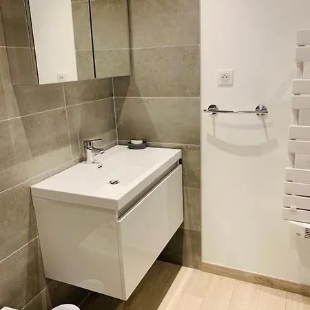 Brand New 2 Bedroom Located In The Center Of Apartment