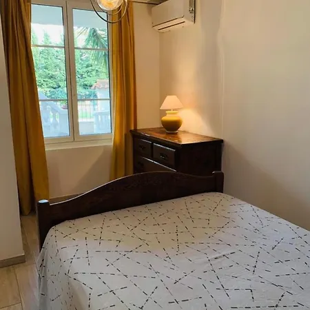 Brand New 2 Bedroom Located In The Center Of Apartment *